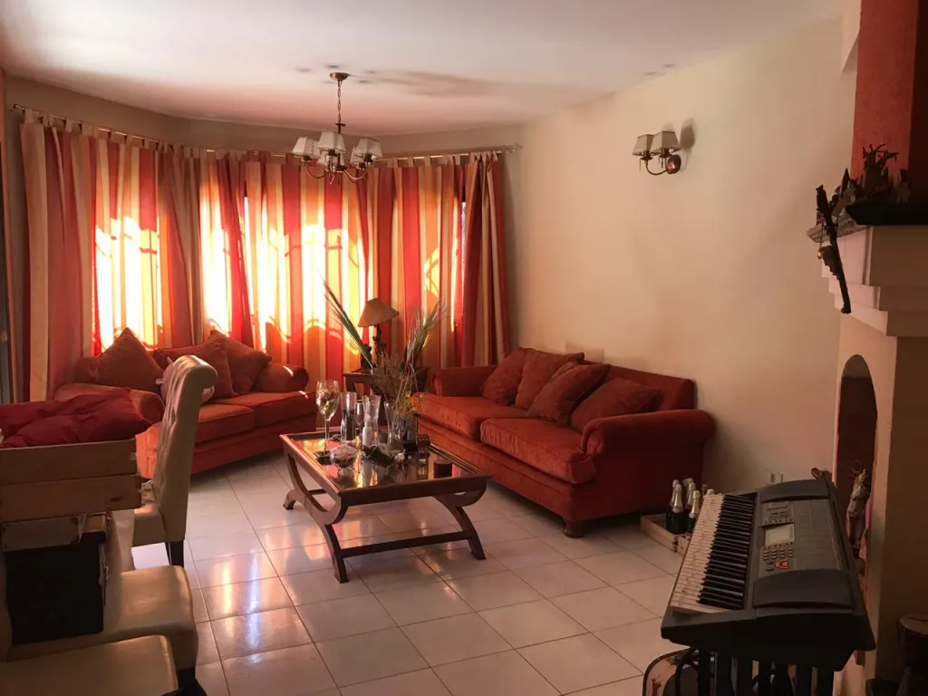 EN VENTA!!! HERMOSA RESIDENCIA EN FDO DE LA MORA ZONA NORTE — foto 2