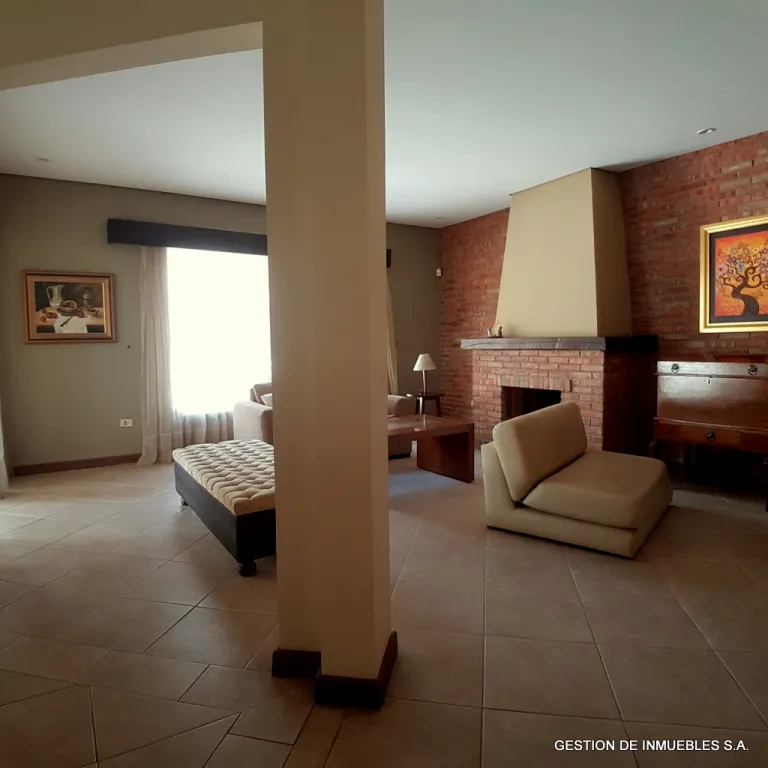 VENDO AMPLIA RESIDENCIA EN ESQUINA — foto 2