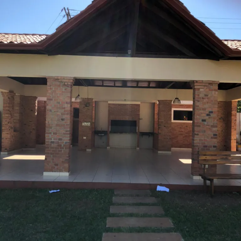 VENDO HERMOSA CASA EN LUQUE - BARRIO CERRADO — foto 2