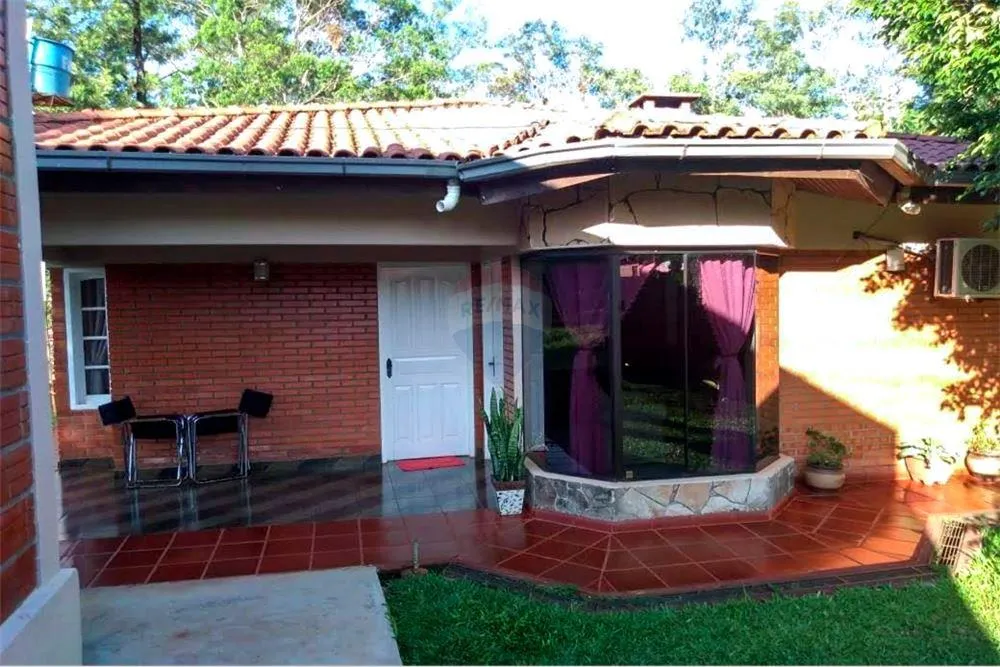 Vendo casa con salón comercial en Obligado. Cuenta con 3 habitaciones y 3 baños. — foto 2