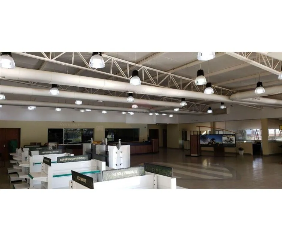 VENDO SHOWROOM CON DEPOSITO Y TALLER EN CANINDEYÚ 1,600,000 USD — foto 2
