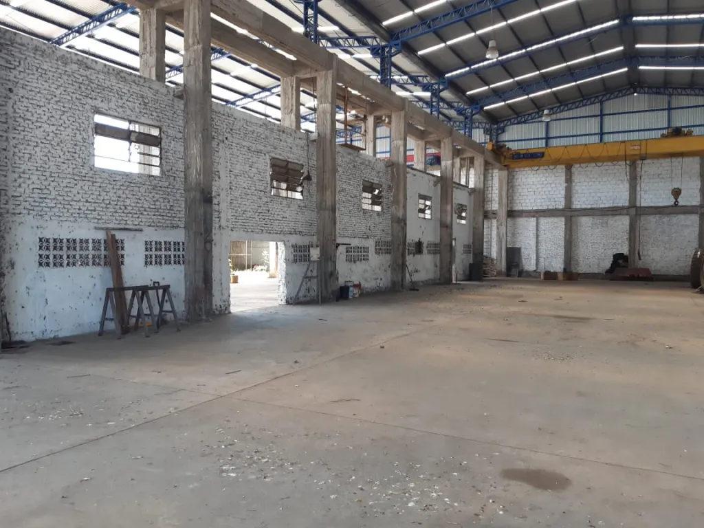 CAPIATÁ: 1.350M2 + OFICINAS, ENTRADA P CAMIONES, 2.800 USD. — foto 3