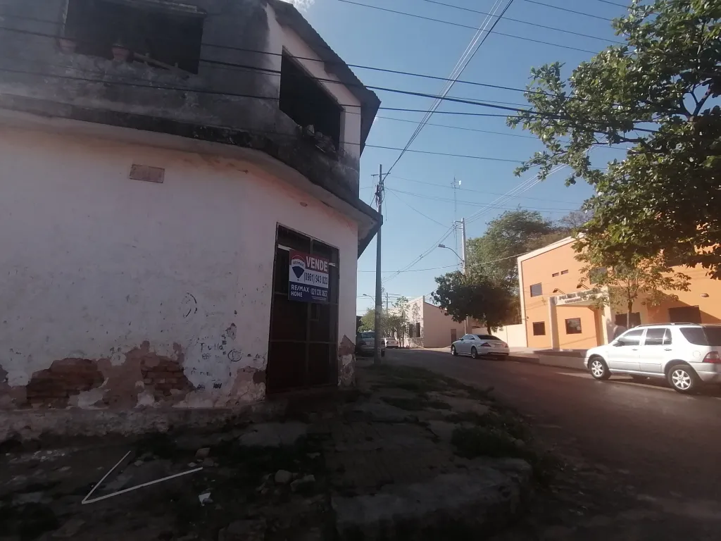 En Venta!! Propiedad a refaccionar en Barrio Mburucuyá — foto 2