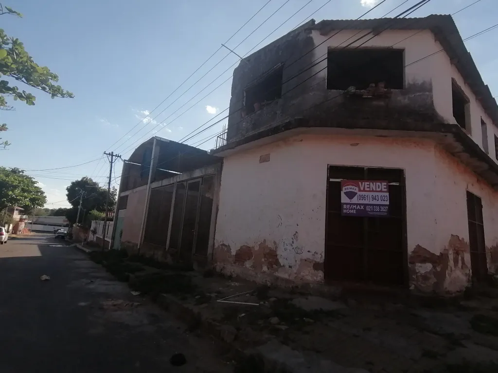 En Venta!! Propiedad a refaccionar en Barrio Mburucuyá — foto 3