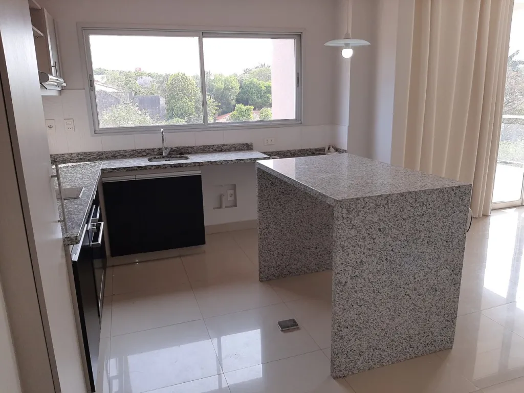 Excelente departamento de 3 Dormitorios con 3 Cocheras zona Molas López — foto 3