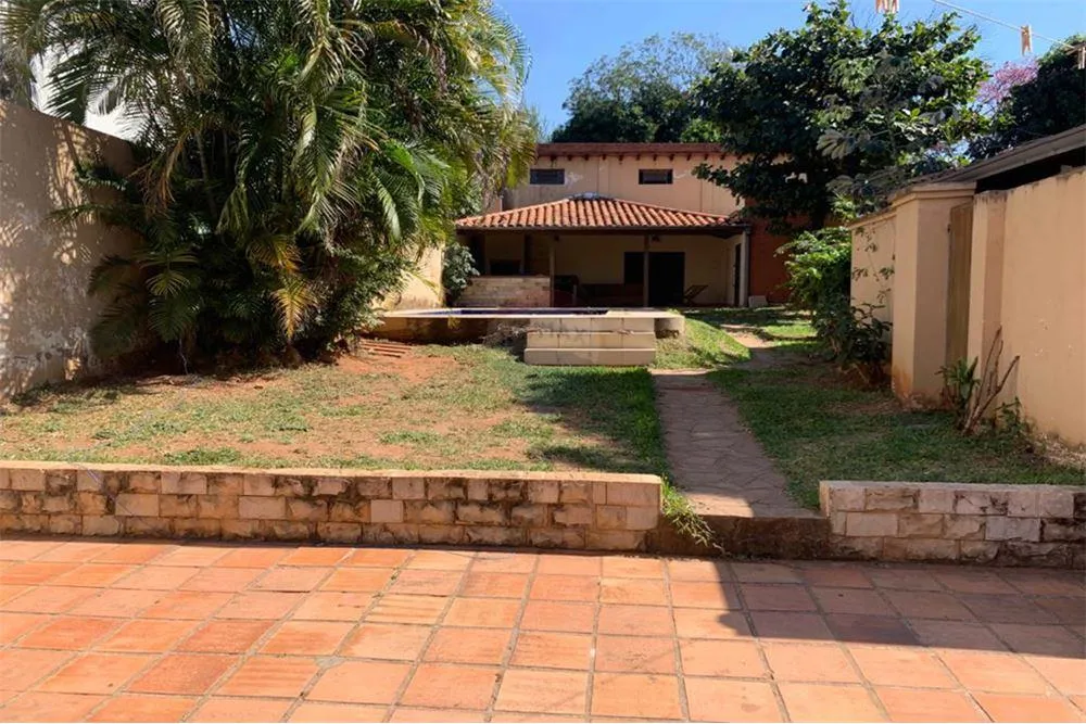 EN VENTA AMPLIA CASA EN BARRIO YCUA SATI 380,000 USD — foto 2
