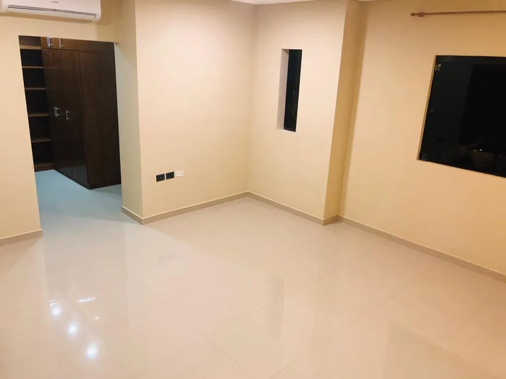 EN VENTA - PROPIEDAD DE 3 NIVELES EN TRINIDAD — foto 2