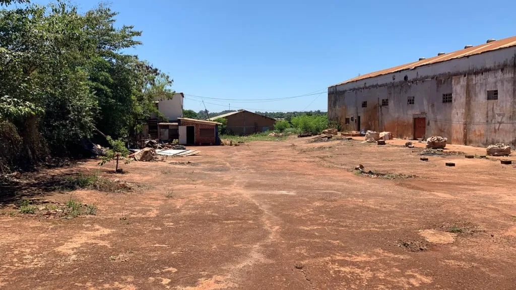 Vendó 5 hectáreas en el km 12 Acaray con depósito de 1.000 m2 — foto 2