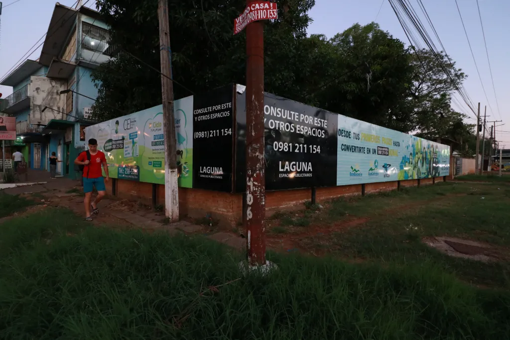Vendo Importante Propiedad sobre Avda Laguna Grande — foto 2