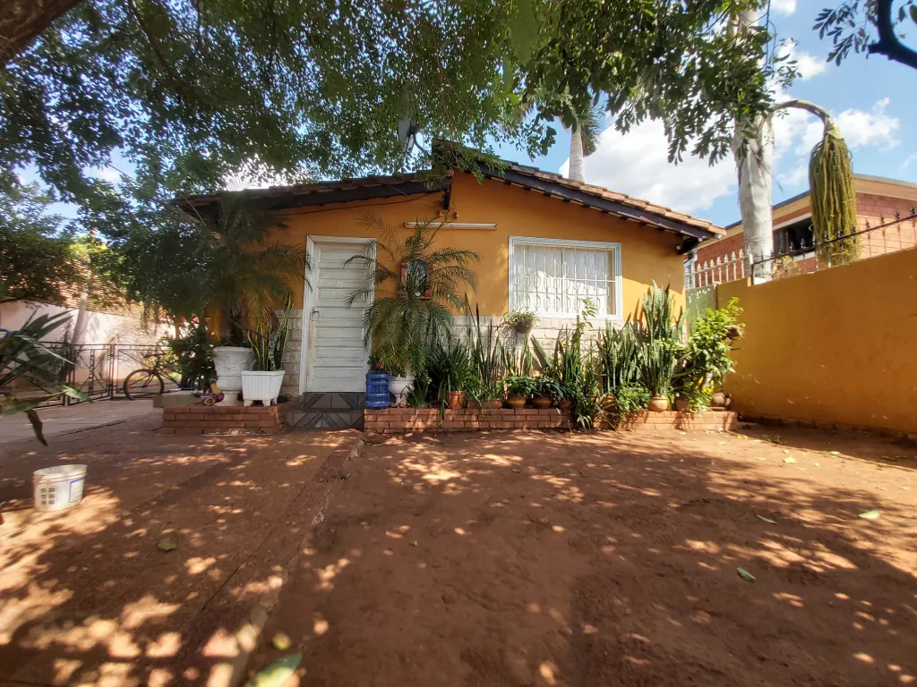 EXCELENTE PROPIEDAD CON 2 CASAS EN FDO. ZONA SUR — foto 2
