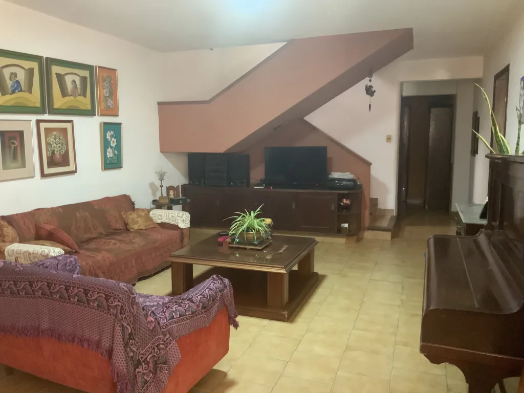 Casa de 7 dormitorios en Barrio Bella Vista, zona Centenario — foto 3
