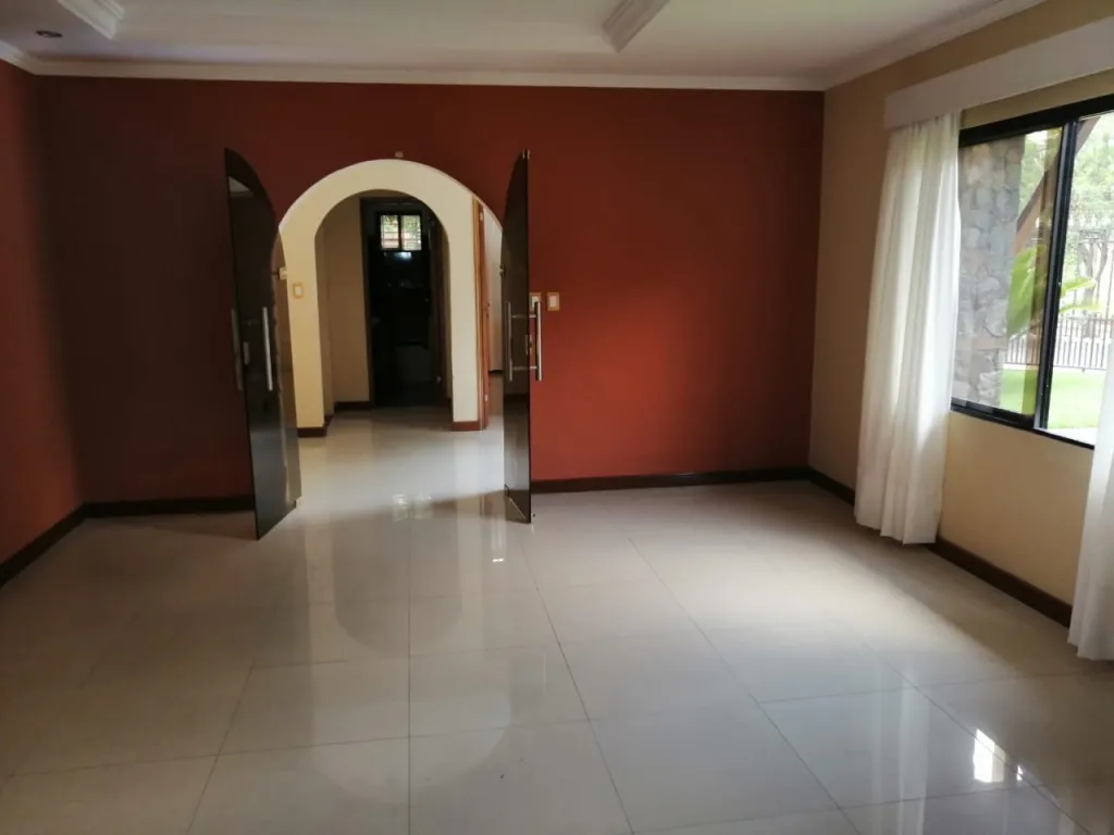 VENDO ELEGANTE RESIDENCIA CON FINA TERMINACIÓN Y CON UNA PRIVILEGIADA UBICACIÓN — foto 3