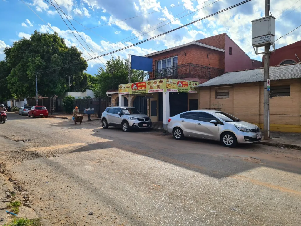 VENDO CASA C SALON COMERCIAL SOBRE PITIANTUTA - FERNANDO DE LA MORA — foto 2
