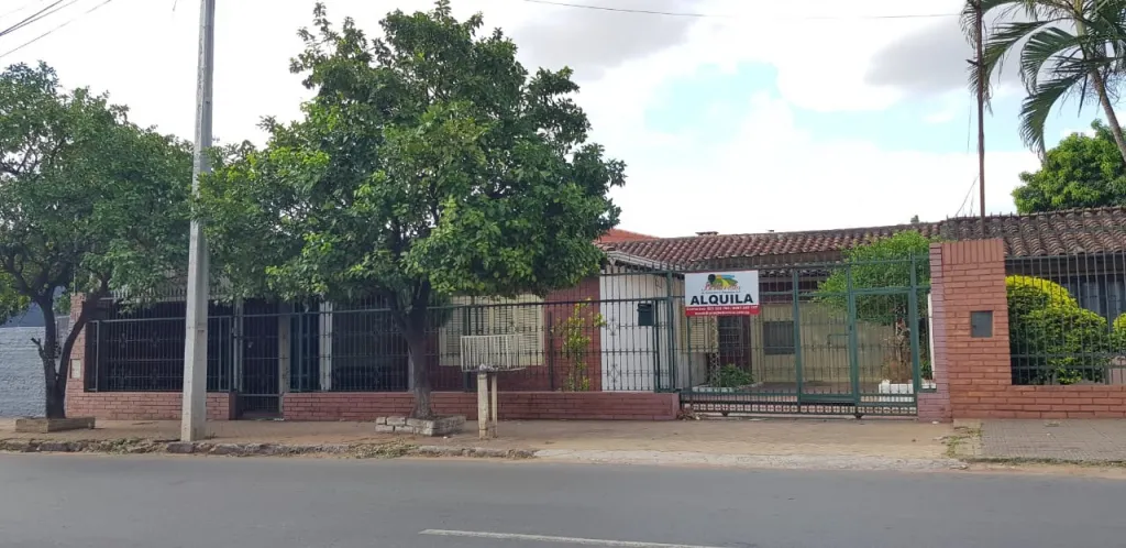 Alquilamos amplia casa barrio villa Aurelia. Zona TUPI — foto 2