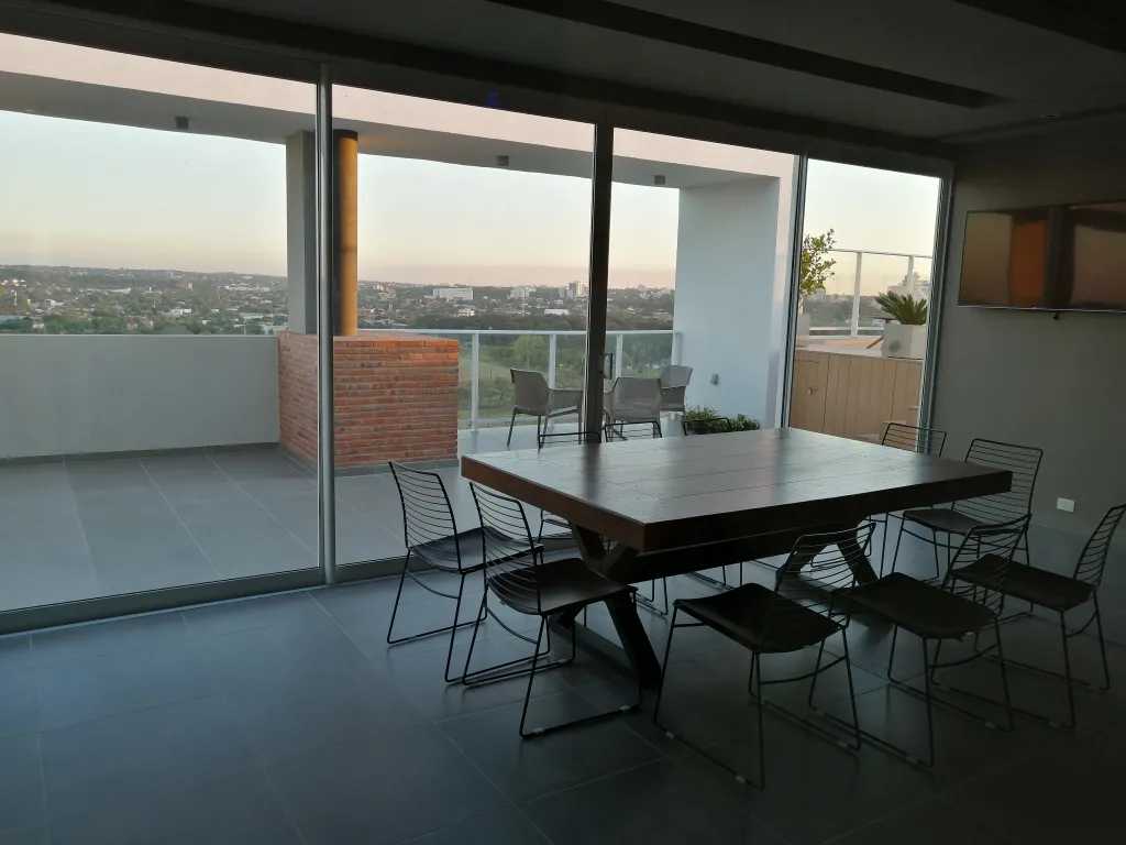 Departamento de 2 Dormitorios en Edif. Trinity Towers — foto 2