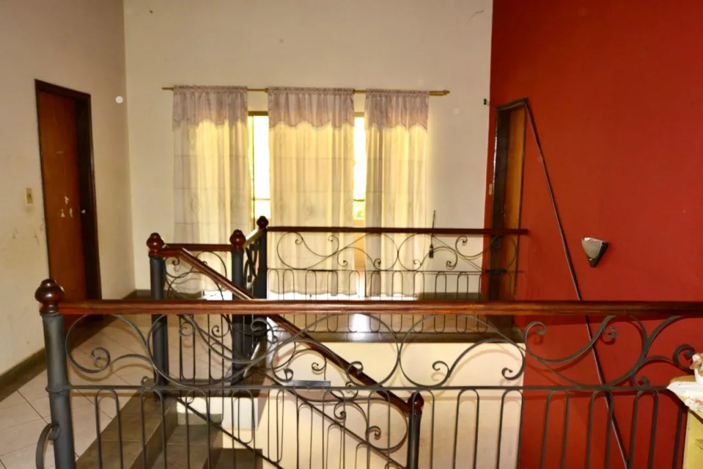 VENDO HERMOSA RESIDENCIA EN EL AREA 4 — foto 2