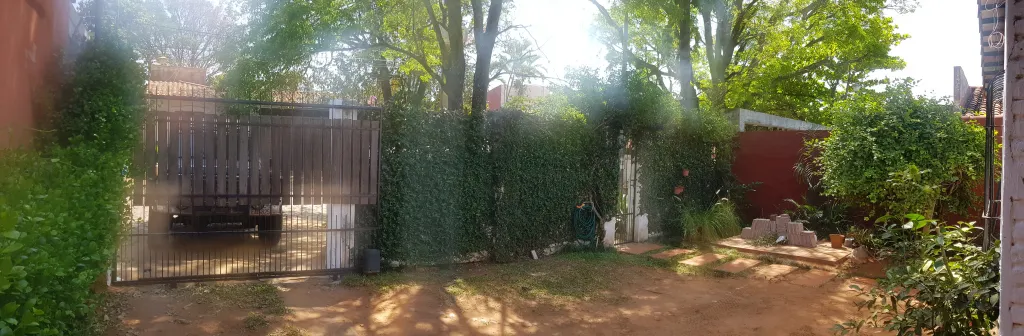 Casa en Barrio Mburucuya, a metros de Santísima Trinidad y de Alberdin, Zona Privilegiada — foto 2