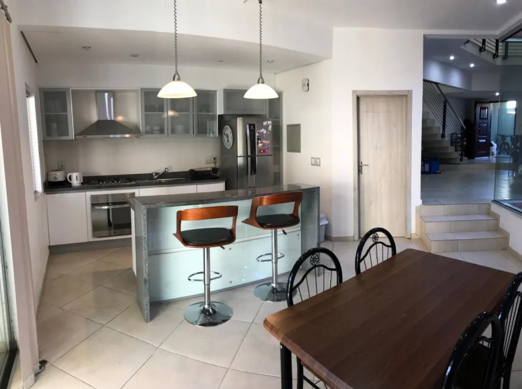 Hermoso dúplex en Lambaré — foto 2