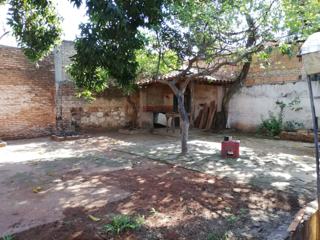 VENDO CASA A REFACCIONAR EN PALMA LOMA - LUQUE!! — foto 3