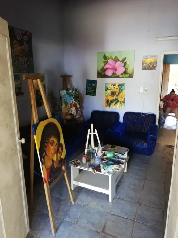 VENDO MODESTA CASA A REFACCIONAR EN TERCER BARRIO - LUQUE!! — foto 2