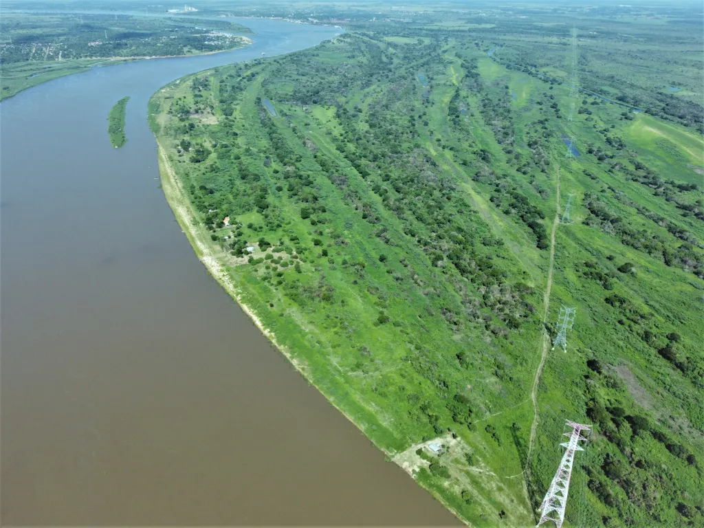 ATENCION INVERSIONISTAS VENDO TERRENO CON 2.500 METROS LINEALES SOBRE EL RIO PARAGUAY — foto 3
