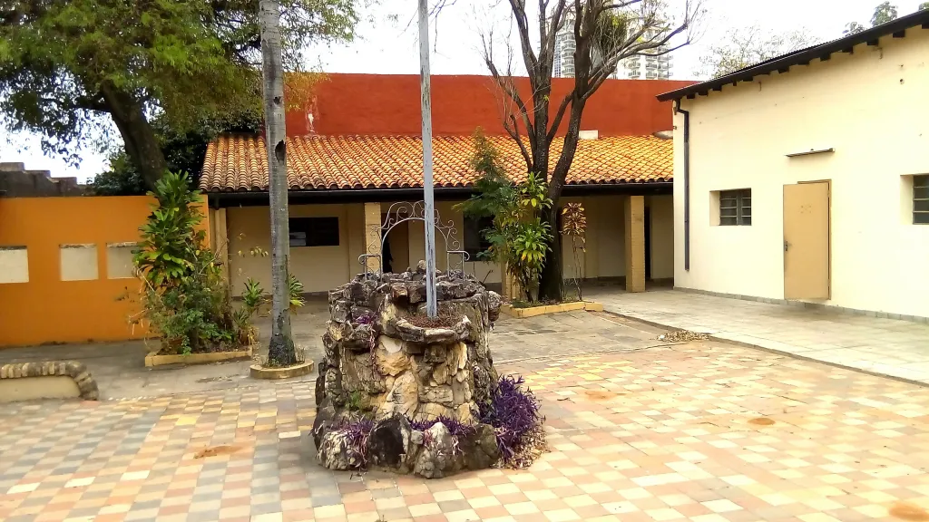 EN VENTA - CASERON GRANDE - MCAL.LOPEZ 1005 ESQ. EEUU - ASUNCION — foto 3