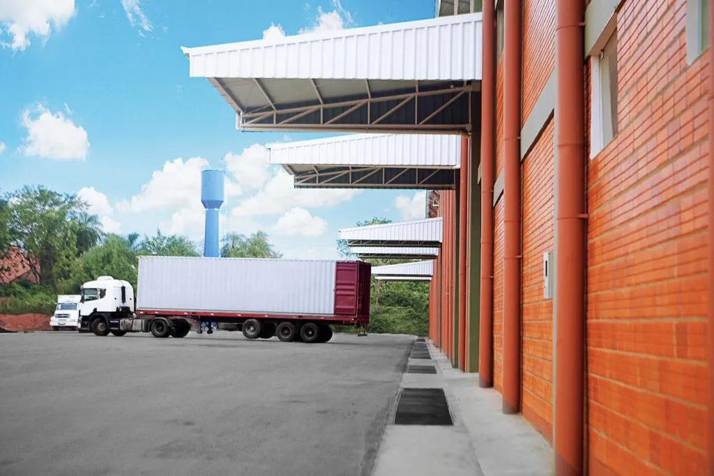 En alquiler depósitos desde 1.000m2 en complejo logístico zona Aeropuerto Silvio Petirossi — foto 3