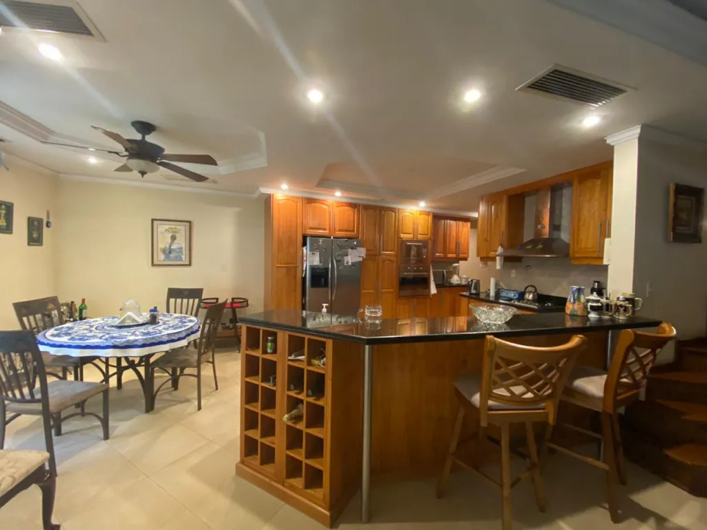 HERMOSA Y FINA RESIDENCIA EN BARRIO SAN CRISTOBAL 4 hab. en suite — foto 3