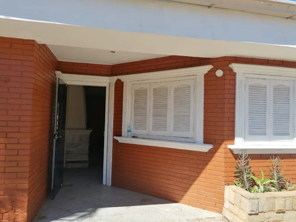 VENDO HERMOSA CASA A PASOS DE AVDA. EUSEBIO AYALA — foto 2