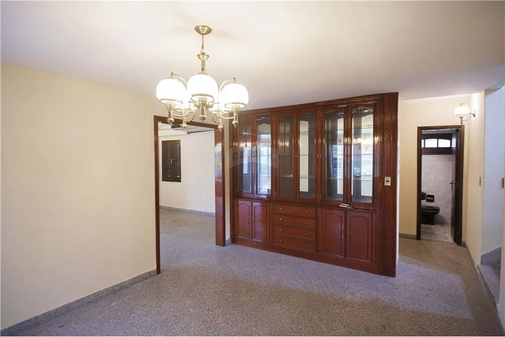 En Venta amplia Casa en Barrio Kennedy de Lambaré 300,000 USD — foto 2