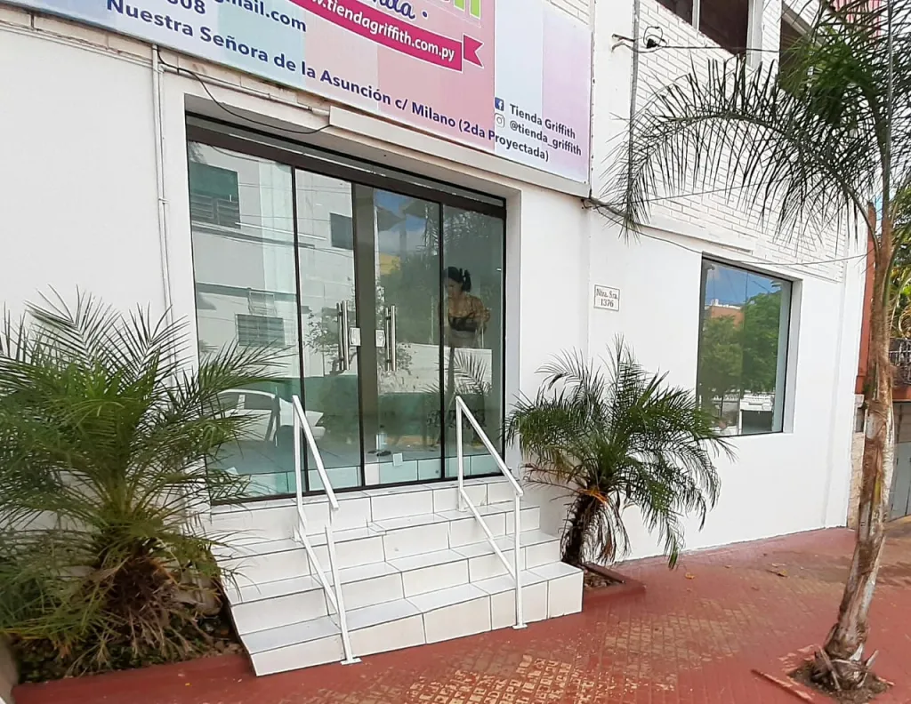 LOCAL COMERCIAL, CON SALONES Y AREA GASTRONOMICA — foto 3