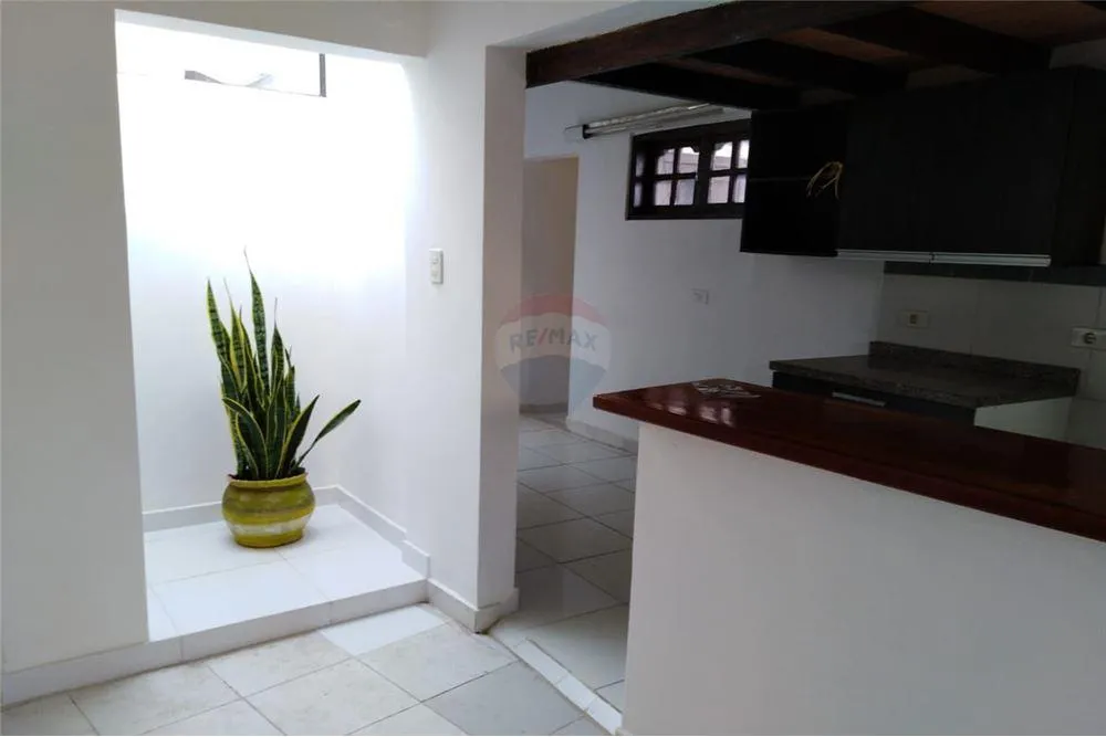 ALQUILO CASA DE 3 DORM. EN B° SAN CRISTOBAL — foto 2