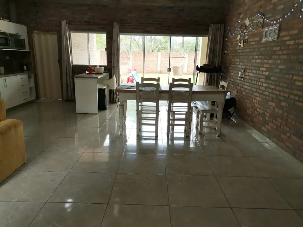 VENDO HERMOSA CASA EN LUQUE ZONA RAKIURA — foto 2