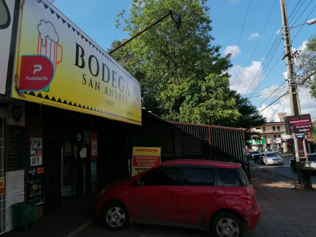 Hermoso amplio salón en San Lorenzo sobre la Avenida más comercial. — foto 3