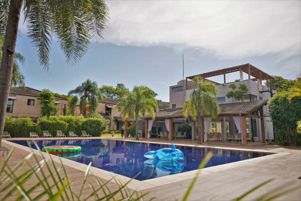 VENDO ESPECTACULAR RESIDENCIA EN BOTANICA 3 - YCUA SATI — foto 2