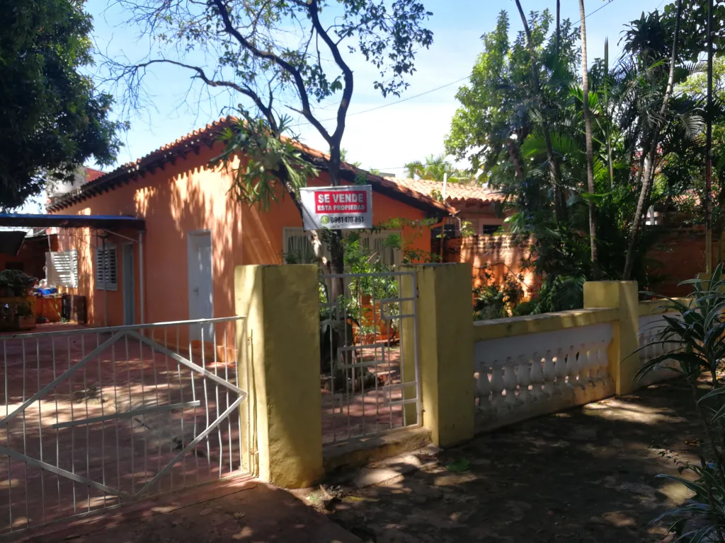 Vendo casa en Zona residencial con excelente ubicación en San Lorenzo — foto 2