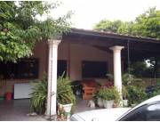 VENDO HERMOSA CASA EN TRINIDAD, A 2 CUADRAS DE ARTIGAS.