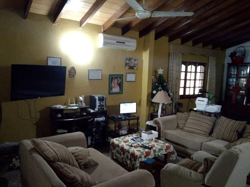 VENDO HERMOSA CASA EN TRINIDAD, A 2 CUADRAS DE ARTIGAS. — foto 2