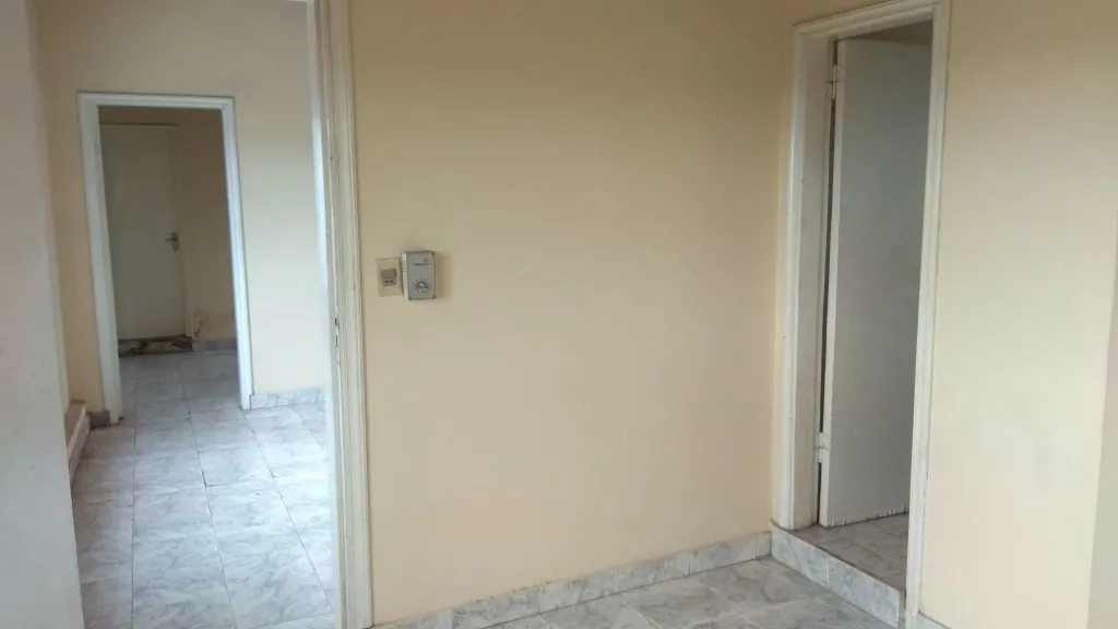 EHSIP ALQUILA: OFICINAS CORPORATIVAS CON DEPÓSITO EN SAJONIA — foto 3