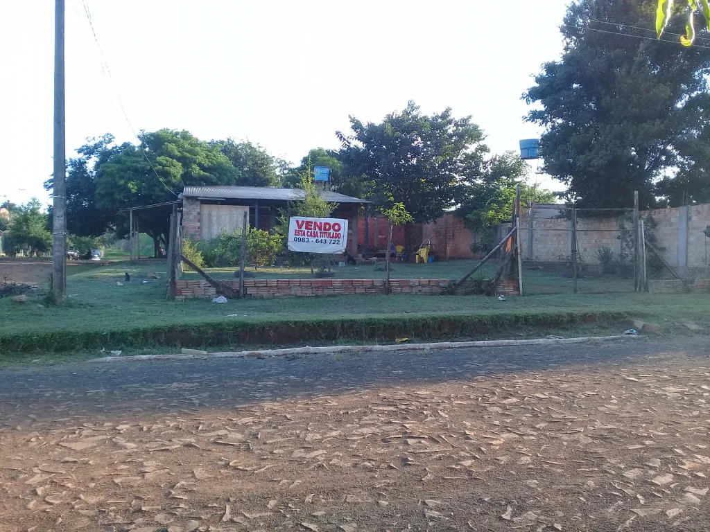 Oferta Vendo Una Casa Titulado en Km 10 Monday Ciudad del Éste a 1500 metros de la ruta 7 — foto 2