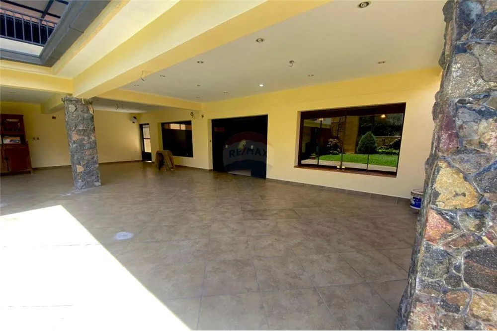 VENDO HERMOSA RESIDENCIA EN ASUNCION 260,000 USD — foto 2