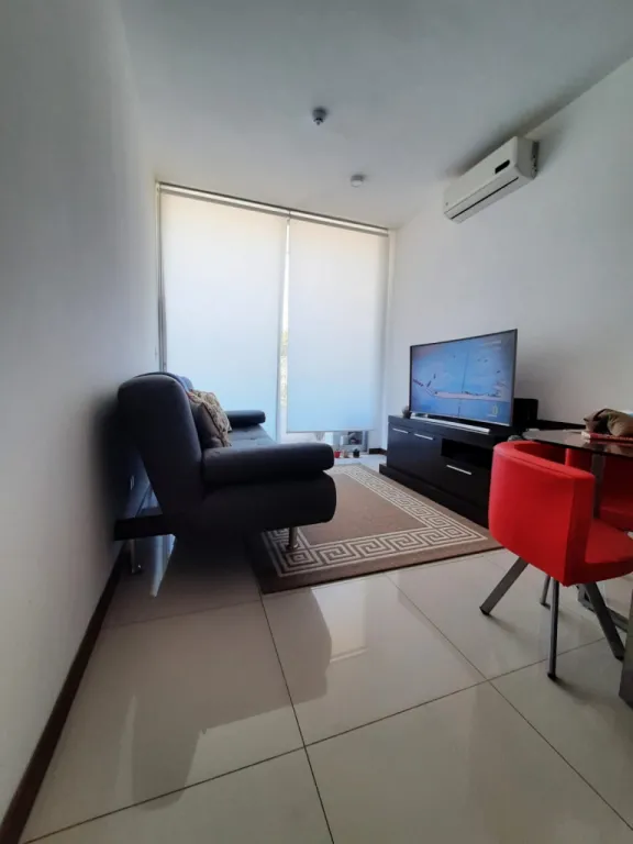 VENDO DEPARTAMENTO AMOBLADO EDIFICIO MANANTIALES ZONA COLEGIO GOETHE — foto 3