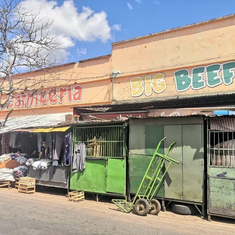 VENDO LOCAL COMERCIAL EN PLENO MERCADO SAN LORENZO — foto 3