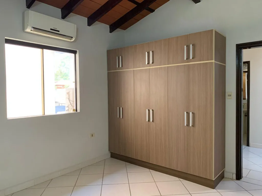 VENDO HERMOSO DÚPLEX EN LAMBARÉ - Zona Canal 13!!! — foto 2