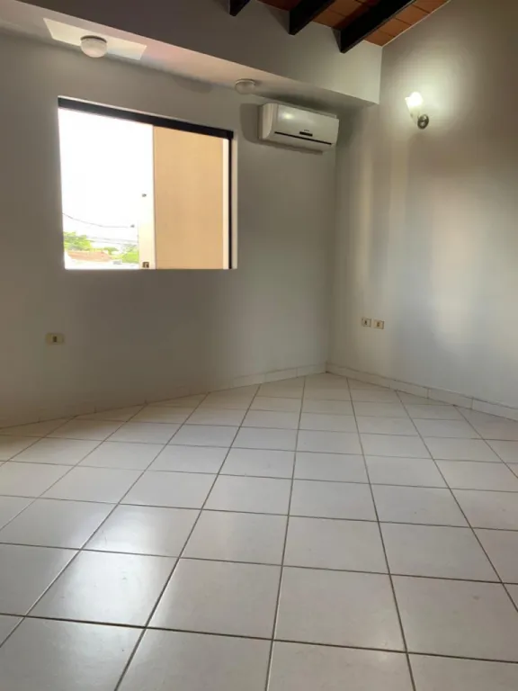 VENDO HERMOSO DÚPLEX EN LAMBARÉ - Zona Canal 13!!! — foto 3