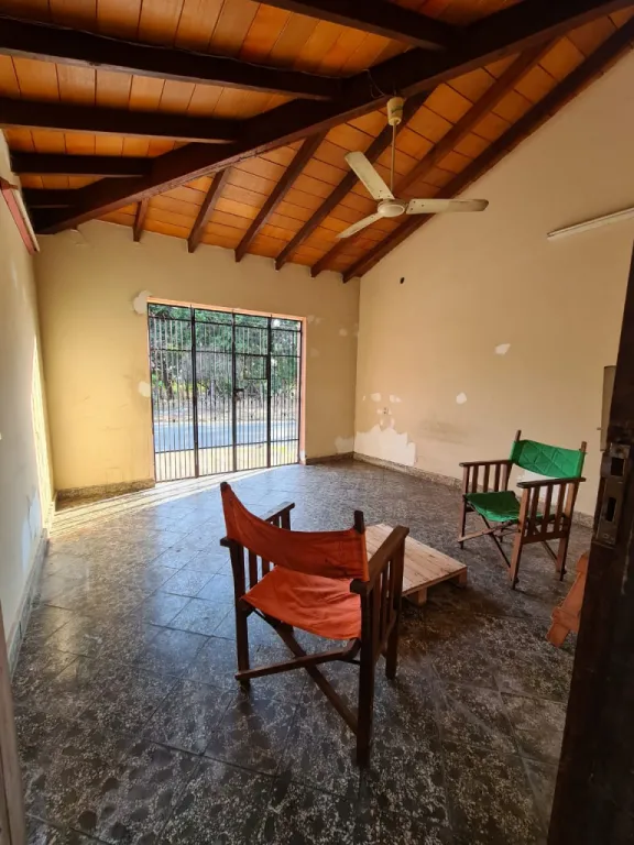 CASA CON SALÓN EN FERNANDO DE LA MORA ZONA SUR — foto 3