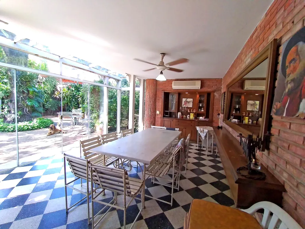 VENDO HERMOSA Y AMPLIA RESIDENCIA EN LOS LAURELES — foto 3