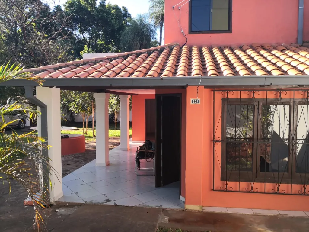 CASA EN CAPIATA SOBRE ASFALTO. TRES DORMITORIOS — foto 2