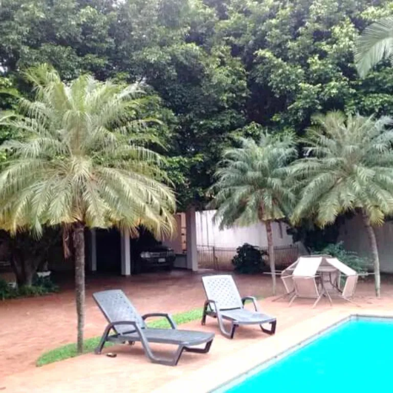 VENDO AMPLIA RESIDENCIA DE 5 DORMITORIOS CON 1213 M2 DE TERRENO EN SAN LORENZO!!! — foto 2
