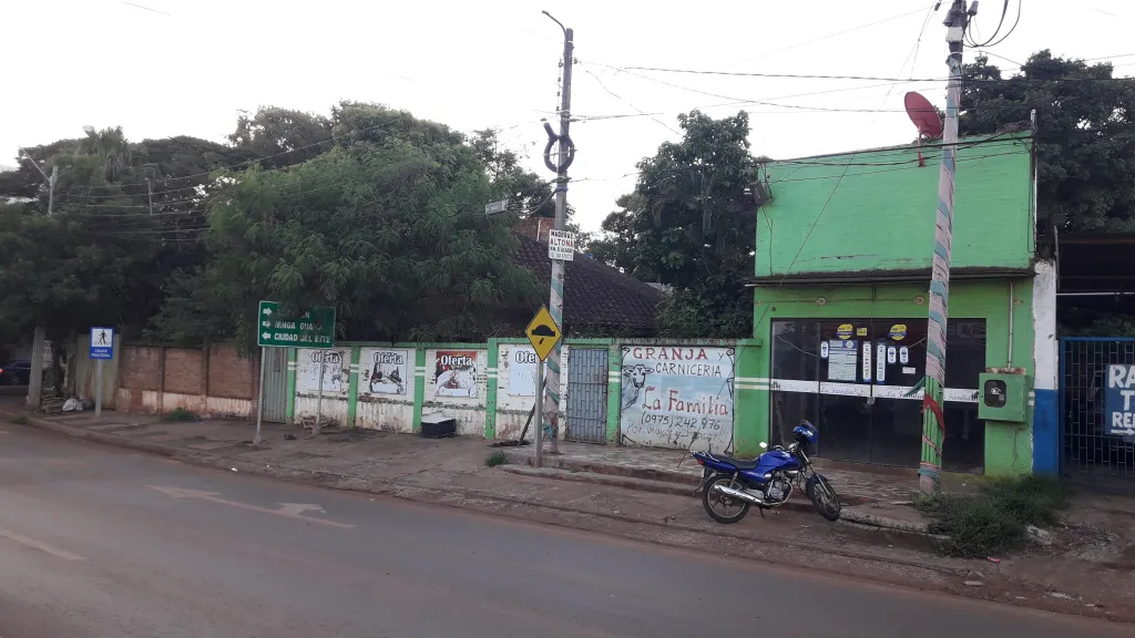 VENDO CASA CON SALÓN COMERCIAL KM 7 - SOBRE AV. PERÚ - ($850.000) — foto 2